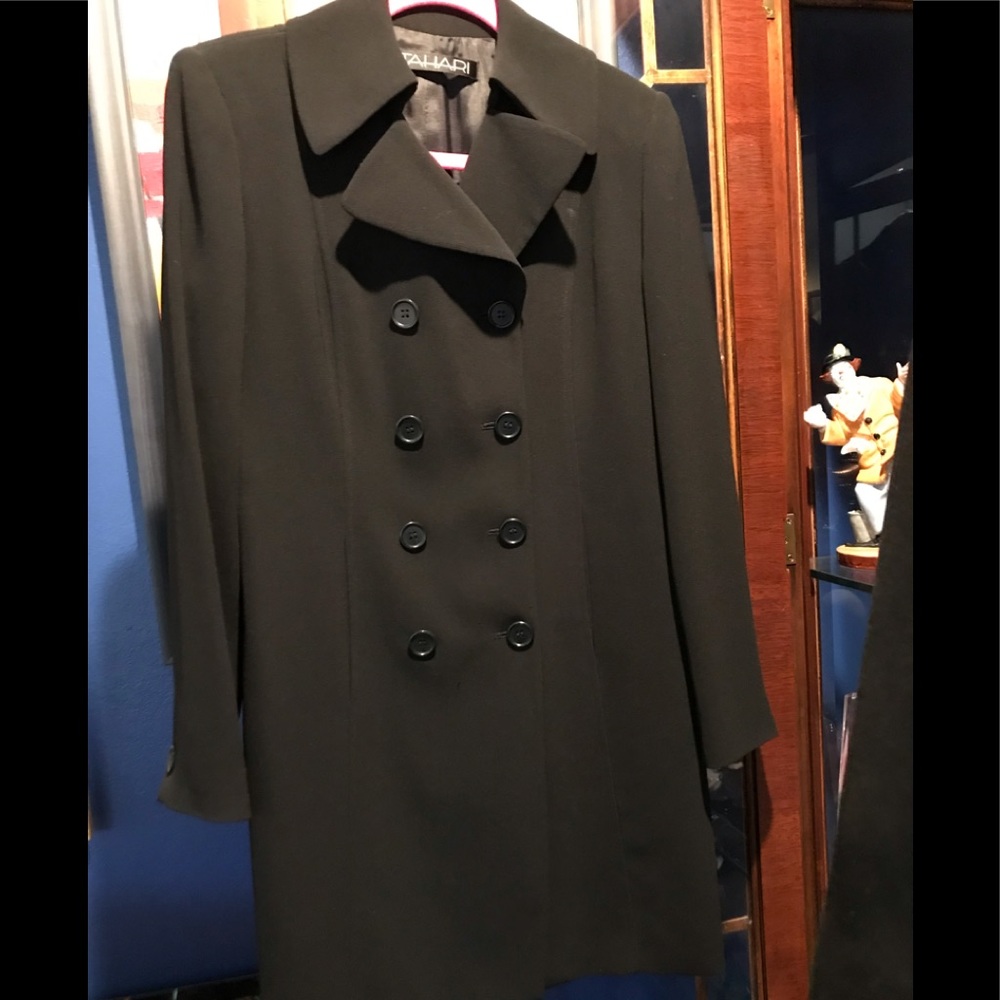 Tahari size 4,   polyester jacket ‘Like new condition